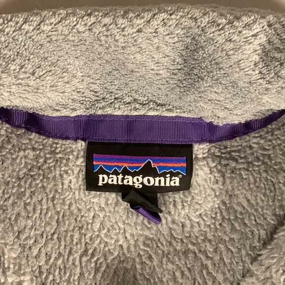 🚫🚫SOLD🚫🚫 Gray Patagonia with Purple Accents - Picture 4 of 8